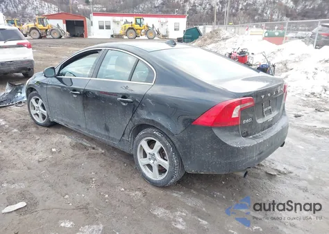 2013 Volvo S60 T5 z USA, uszkodzony, nr VIN YV1612FS3D1219105